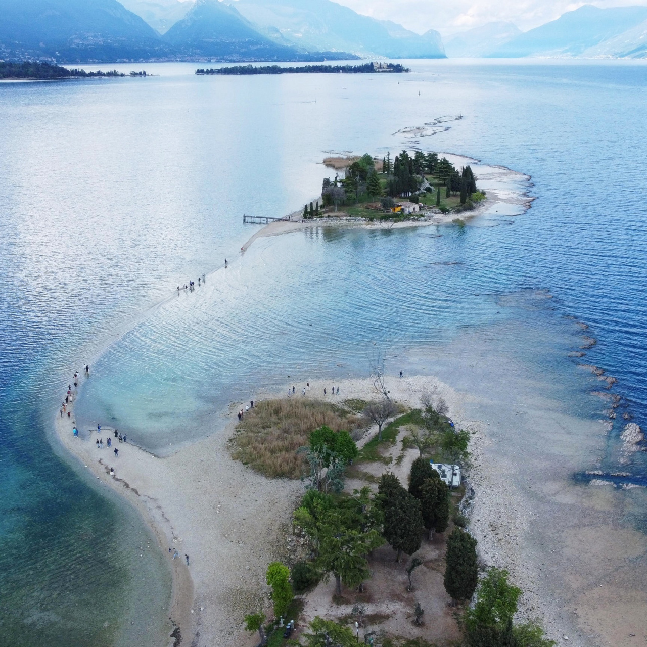 加尔达湖是意大利最大的湖泊和淡水水库,连续2年极端干旱天气已导致该