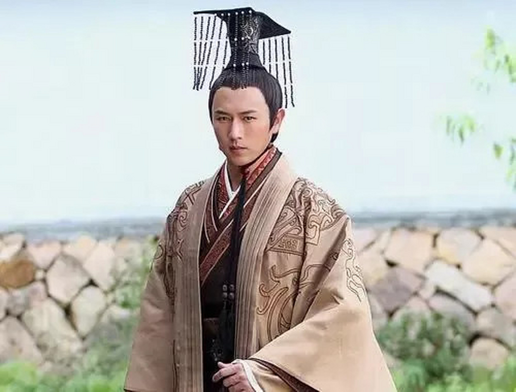 申屠嘉爱理不理,说:"朝廷嘛,是高祖皇帝的朝廷.