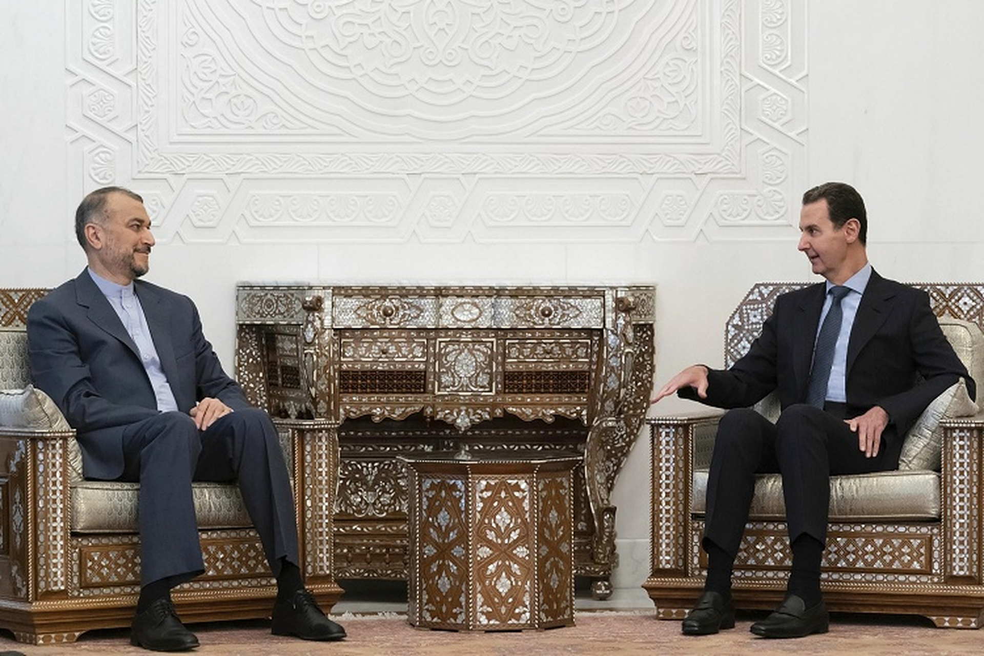 伊朗外长访问叙利亚 叙利亚总统 bashar assad 与伊朗外交部长