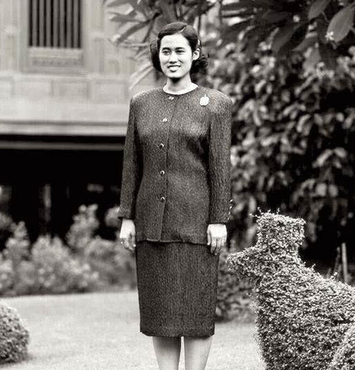 诗琳通公主年轻时的相片,端庄美丽,清如浣雪,真的是美而不媚,清水出