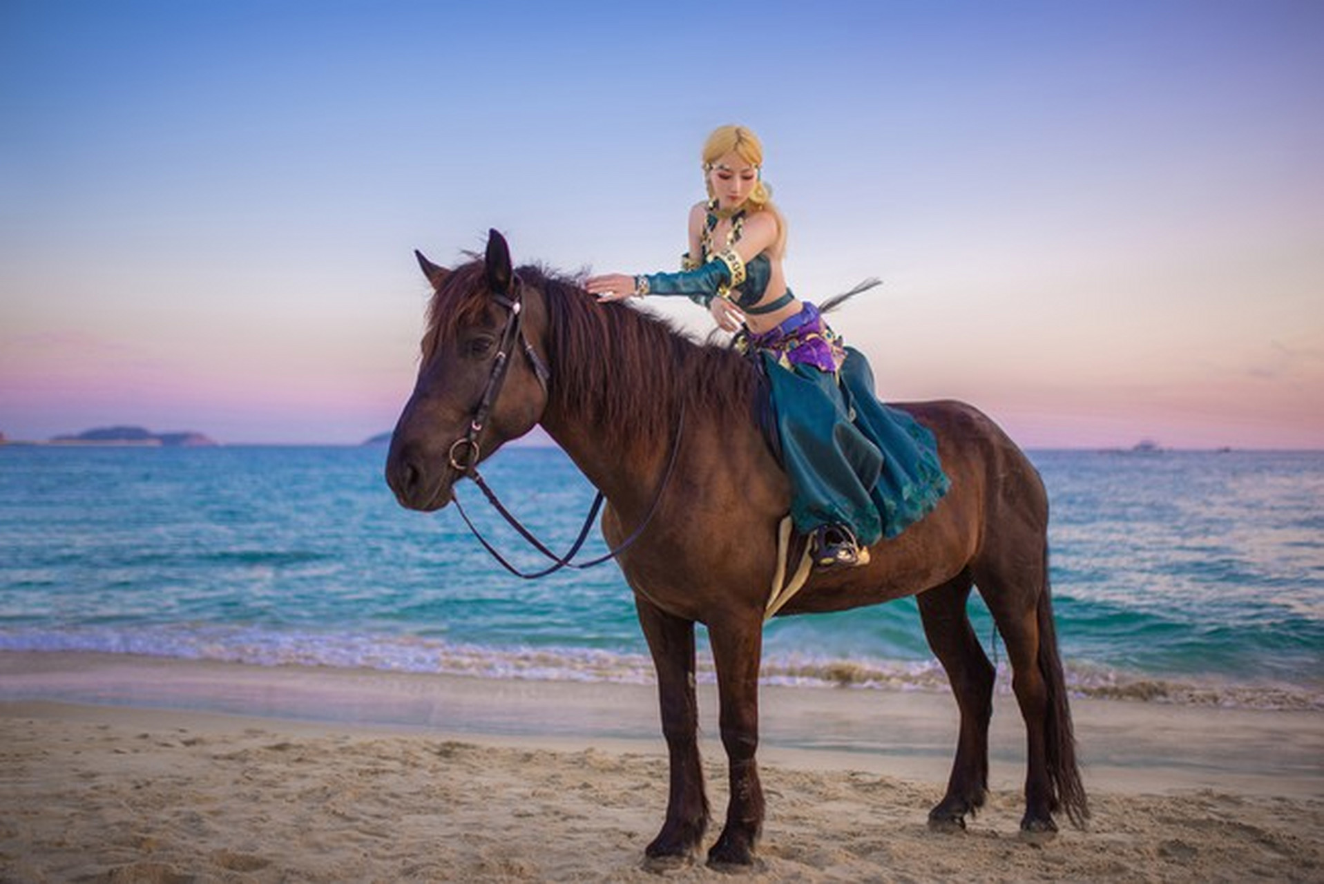 绝代风华 迦南cos,见过骑马时的迦南吗 你以为我穿成这样是为了取悦你