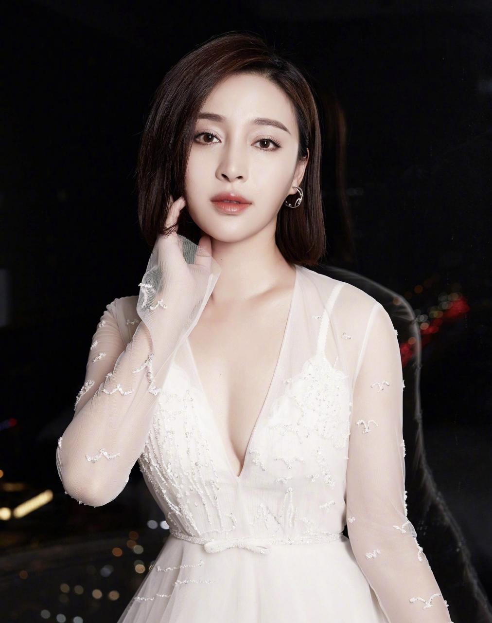 甘婷婷白纱裙写真,身材很给力,完美