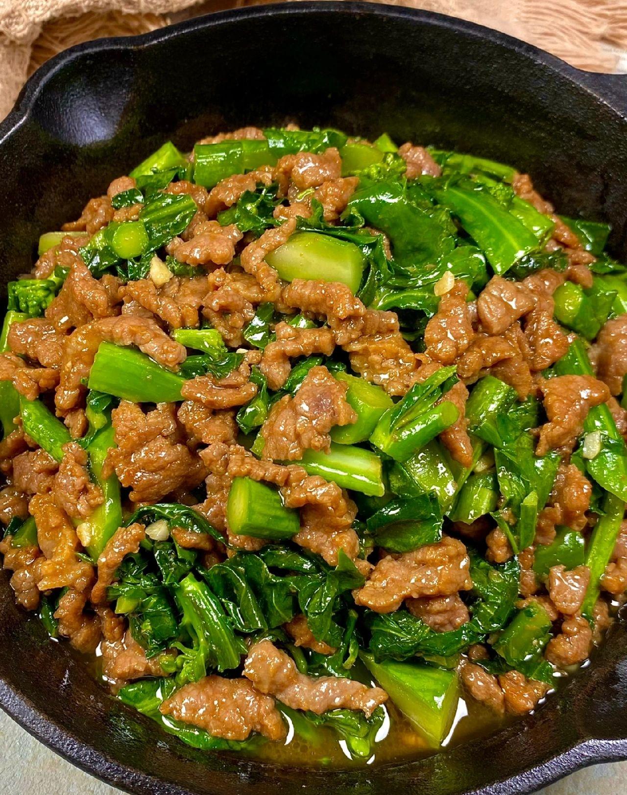 每次一做这道菜都可以炫好几碗米饭菜心清脆爽口搭配牛肉滑嫩鲜香