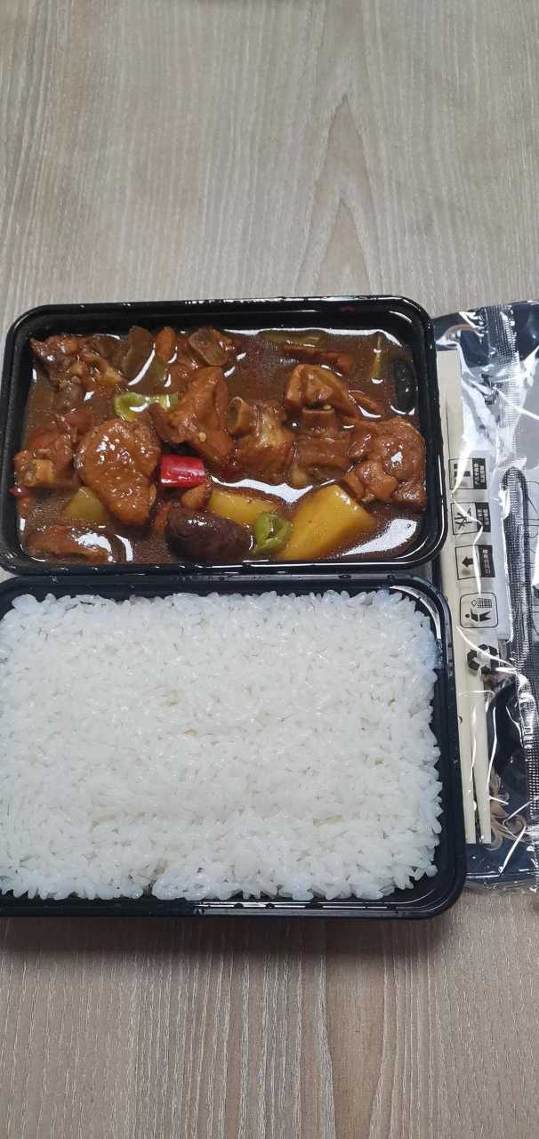 黄焖鸡米饭,是我认为外卖工作餐中,性价比最最最高的,你们觉得呢?