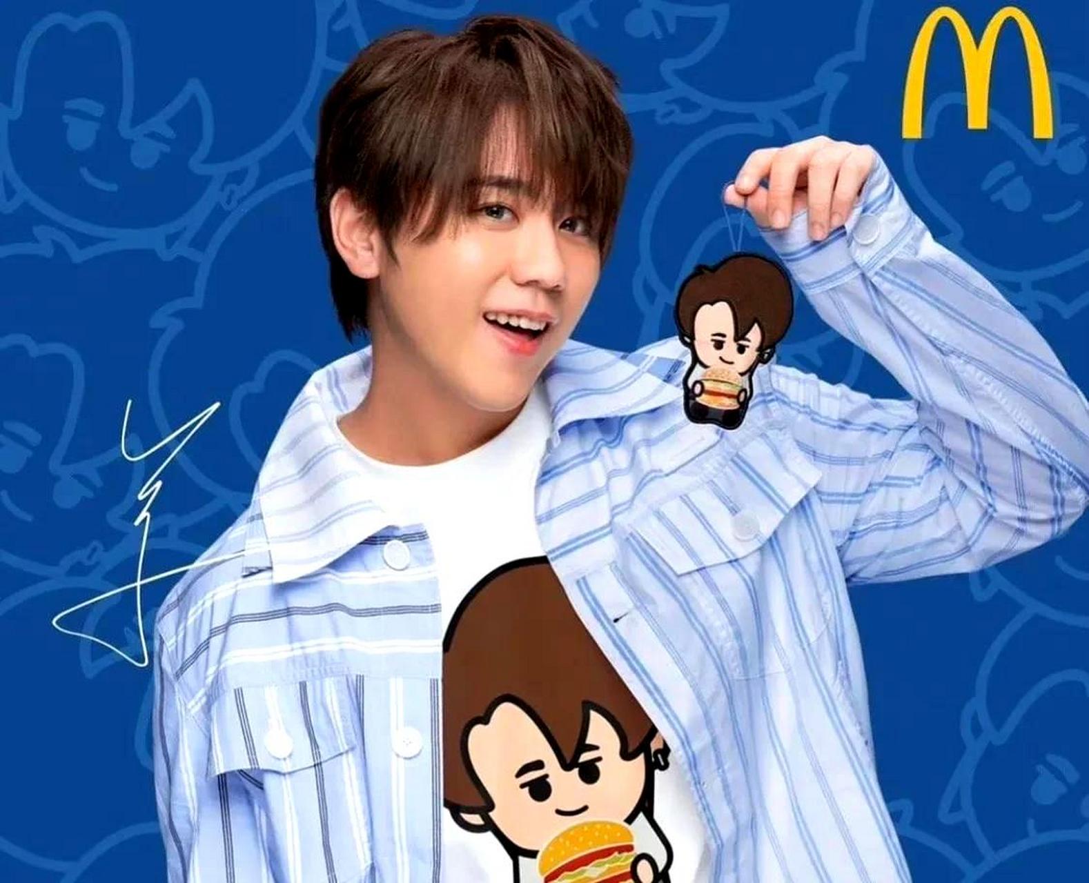 姜涛是现在香港娱乐圈的顶流,他代言的品牌都是大牌.