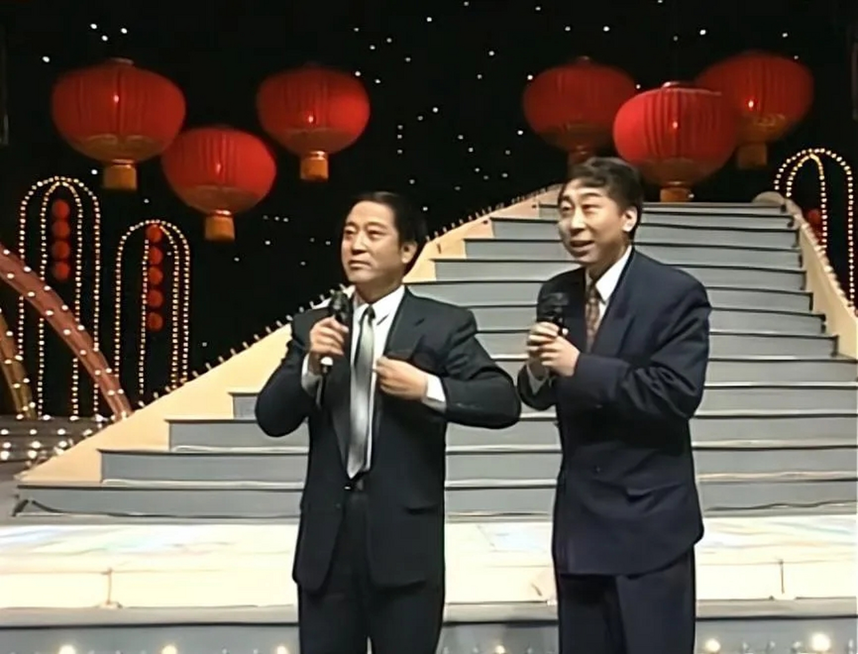 1994年春晚上,冯巩和牛群说了一段相声,叫《点子公司》,专门回答现场
