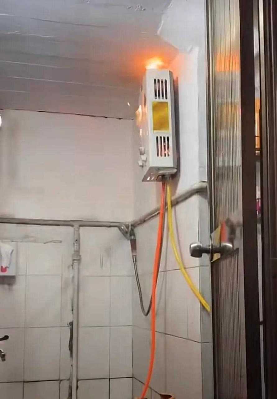 这样的直排式燃气热水器就算再便宜也不要用了!