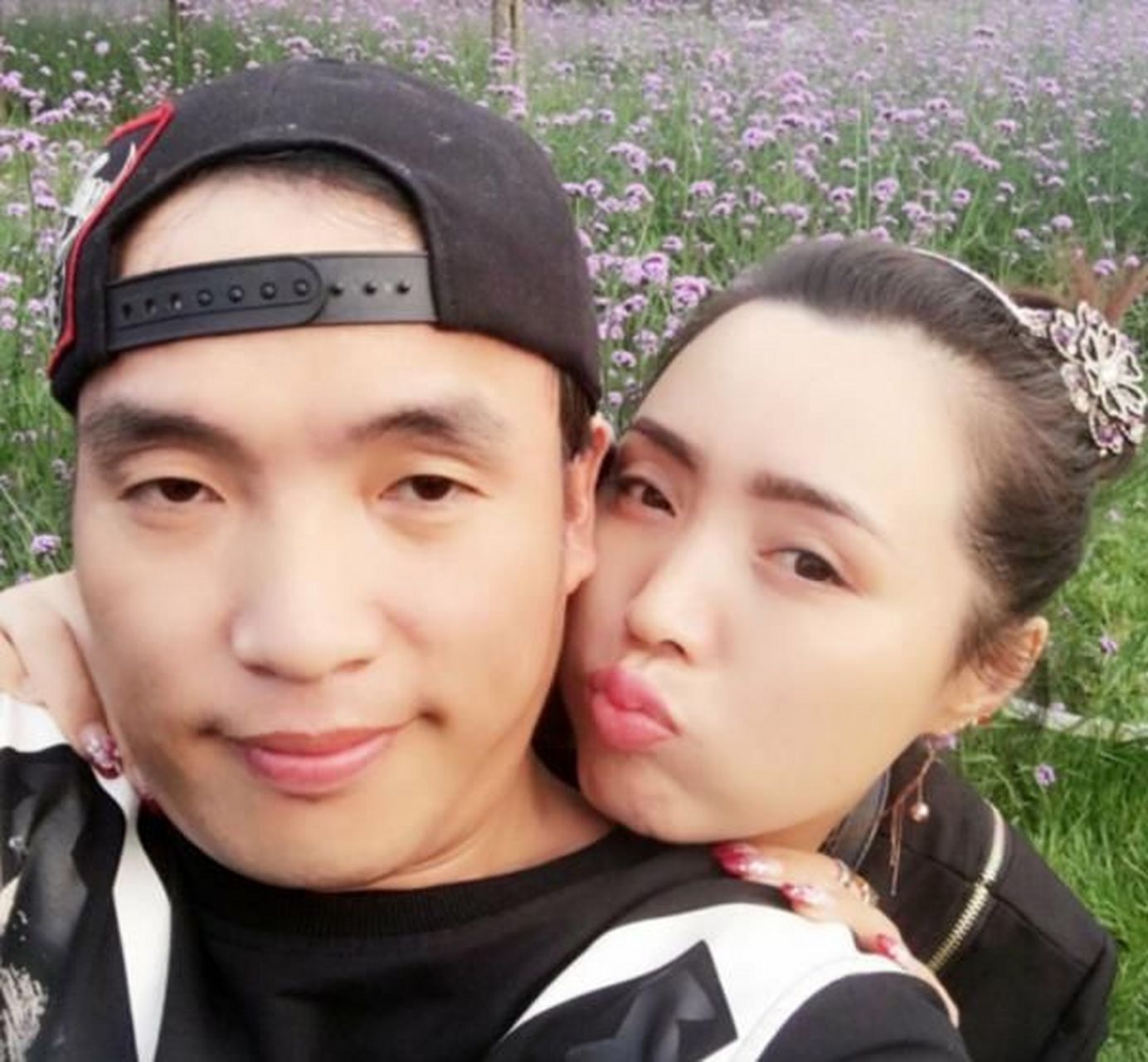 霍云龙遇到了现任妻子薇薇,两人于2021年登记结婚,婚后过着幸福的生活