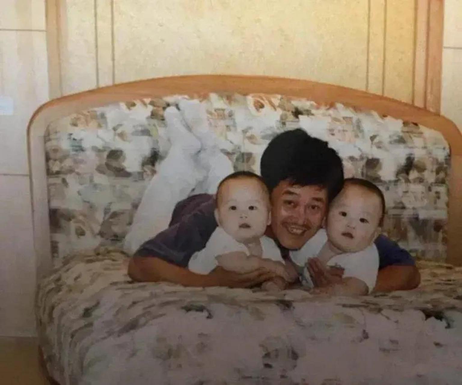 赵本山的一对双胞胎儿女,赵一楠(小名牛牛)和赵珈萱(小名球球),如今