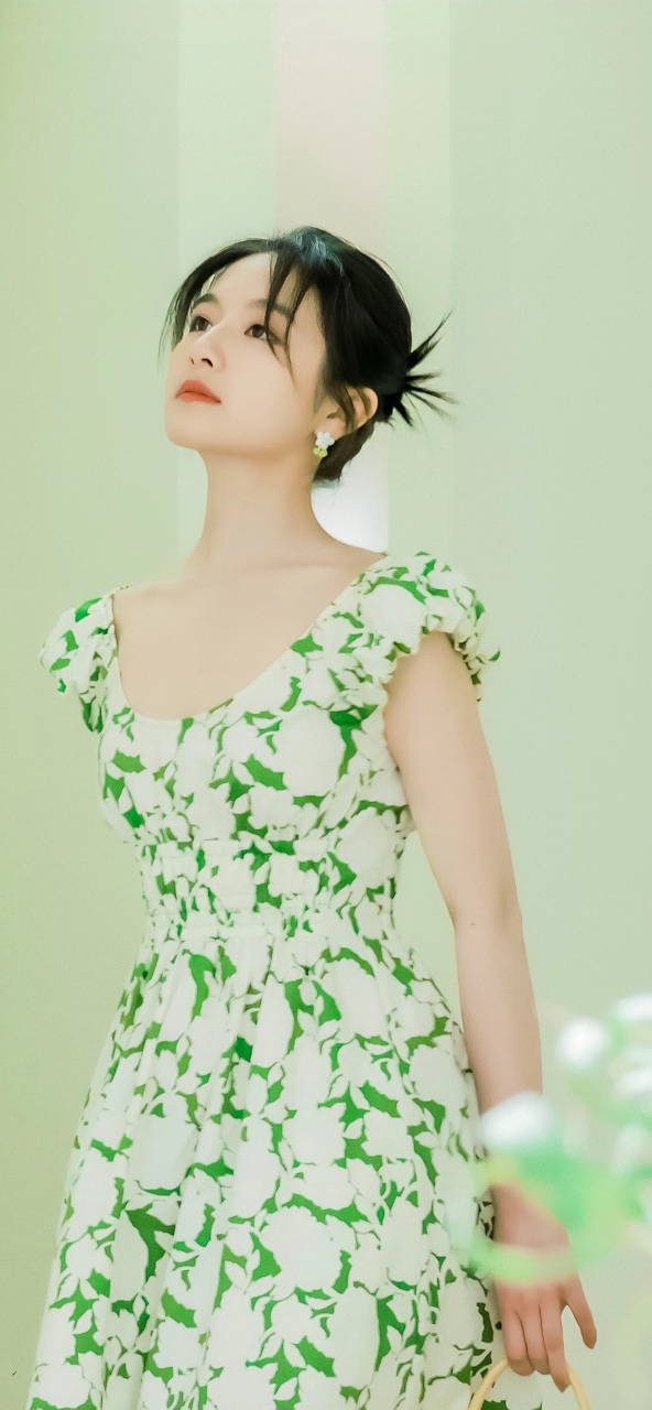 李兰迪 清新脱俗礼裙写真 好治愈迷人的女孩