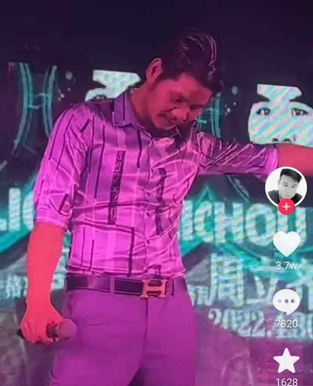 偷电瓶车成为一线网红的周某人准备出道当明星,现在的出场费用身价