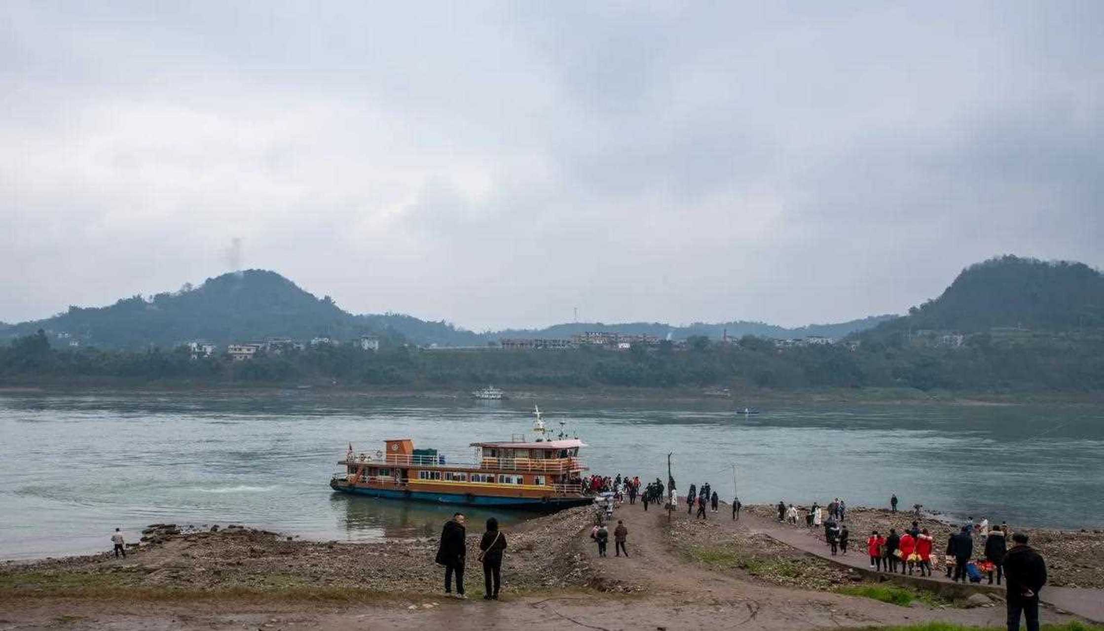 朱沱老街[期待] 朱沱,现属重庆永川区,1979年4月从江津