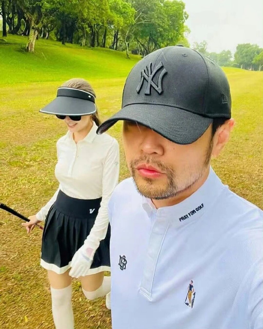 周杰伦 jay chou 与昆凌甜蜜分享合照,共同体验高尔夫乐趣,竟然还有