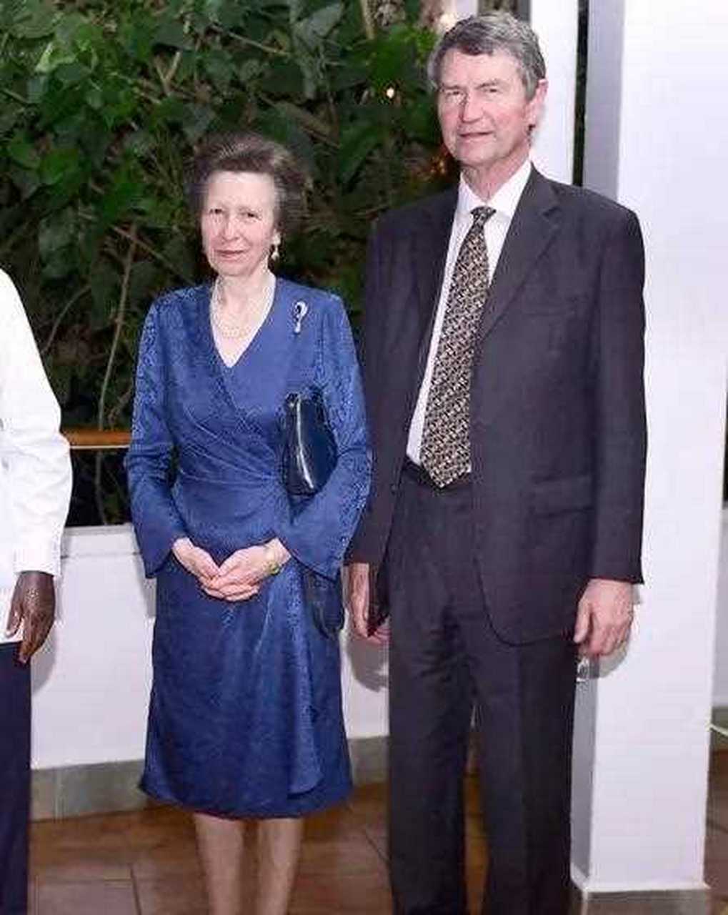 英国安妮公主两任老公比照![友军]