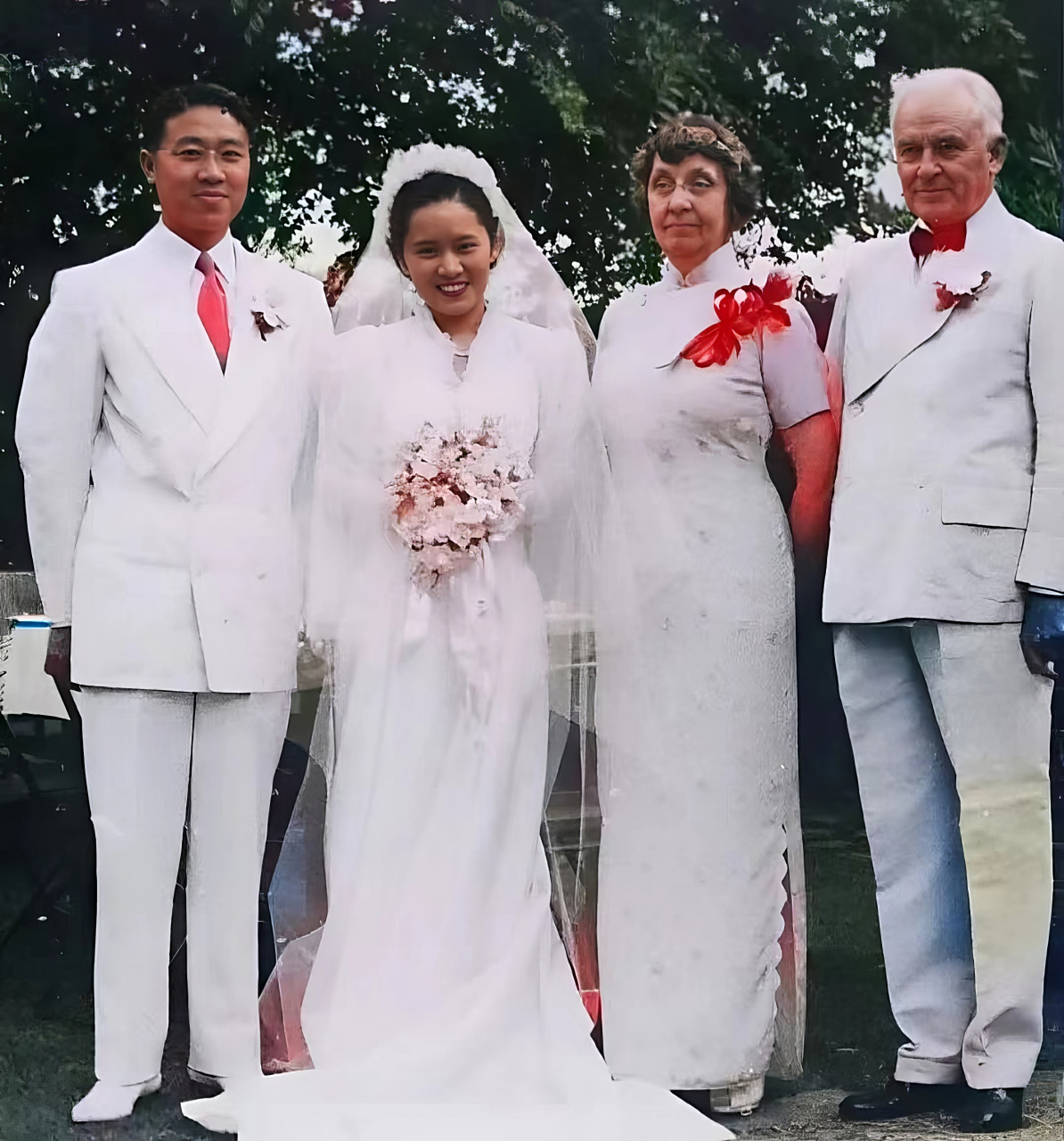 这是袁家骝和吴健雄博士结婚照片,袁家骝与妻子同为著名的物理学家.