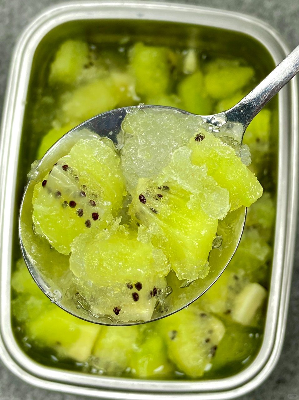 食材:猕猴桃,雪碧 做法看图集有详细介绍哦