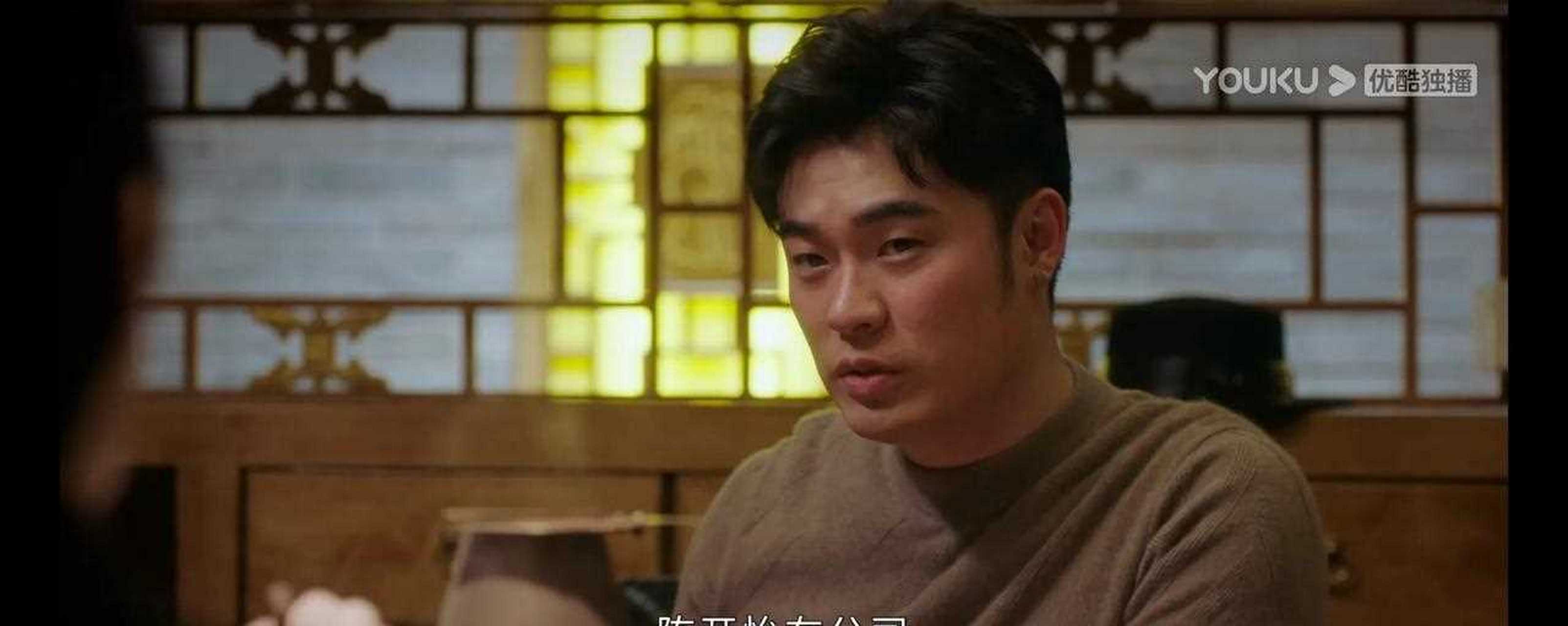 电视剧《盛装》里,陈赫在一群女人堆里求生存,明明高大威猛的身材