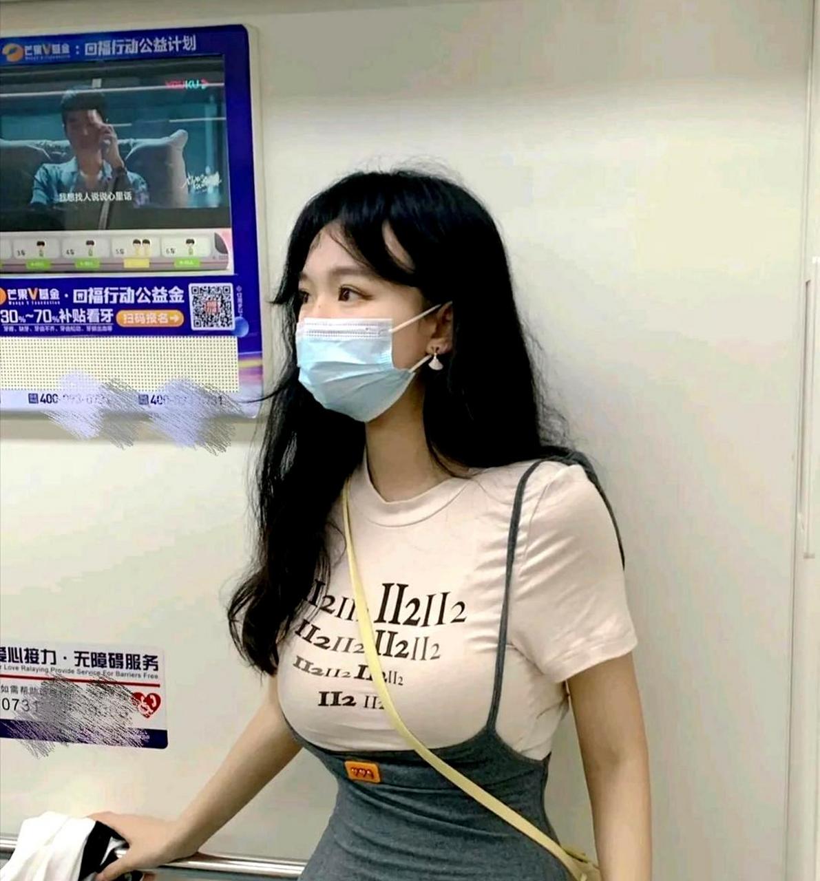 这位女士的衣服太紧了,会不会导致缺氧呢!