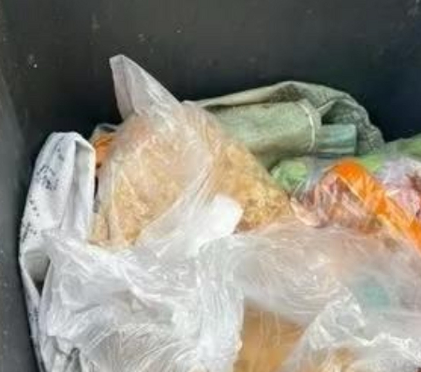 一个苍蝇屎,坏了一锅粥啊,扔了吧还是