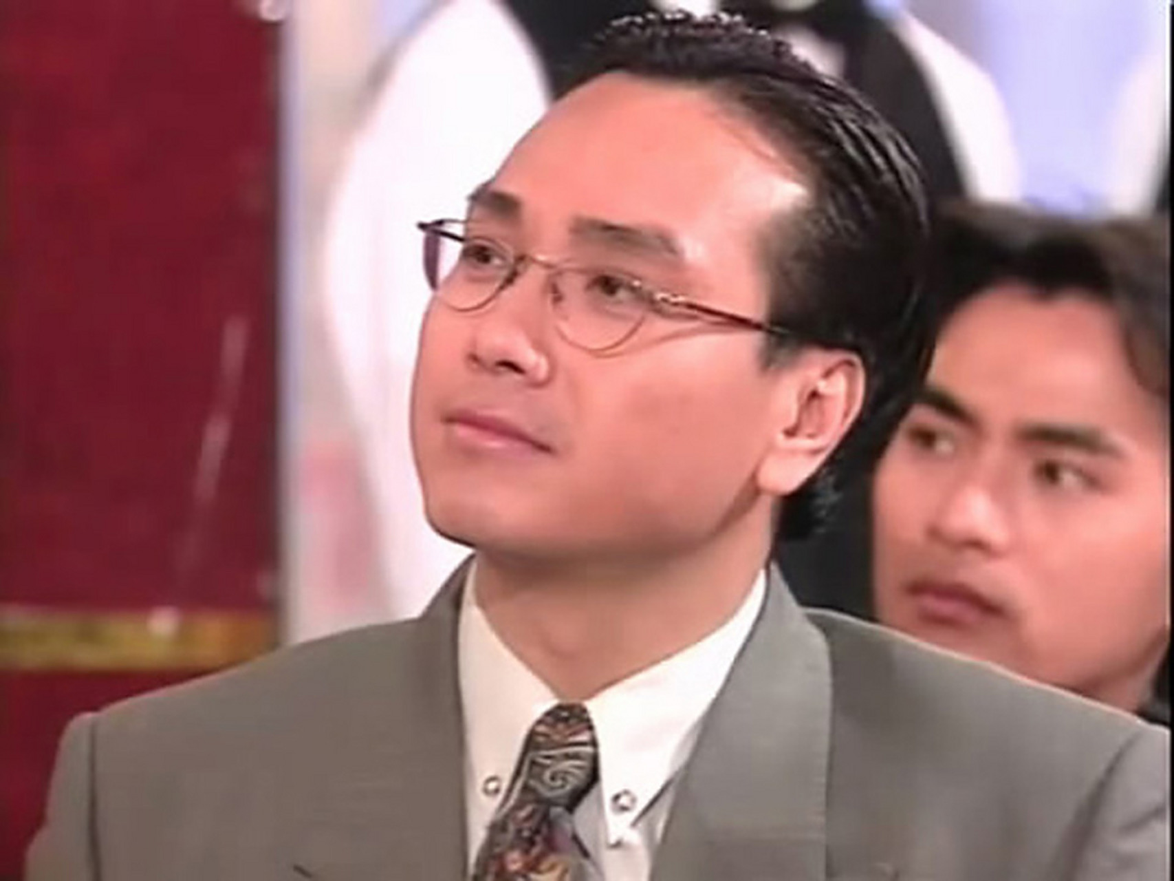 伍卫国演的乔大羽真是英俊,风度翩翩,很多女观众都很喜欢他.