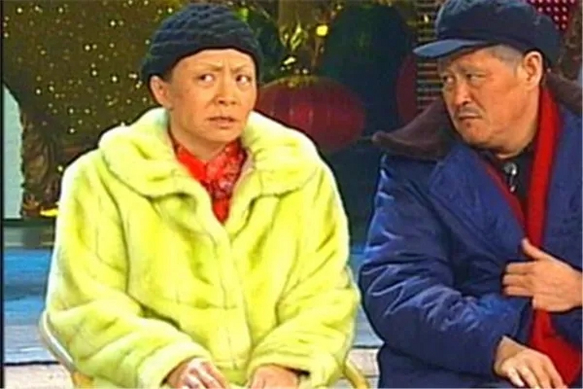 2006年,赵本山演完小品《小崔说事》就绷不住了,摸着一脑门的汗瘫坐在