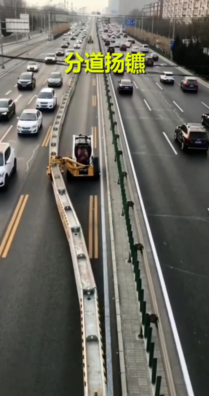 原来路上的障碍物都是这样完成的啊,设计师真是有才!