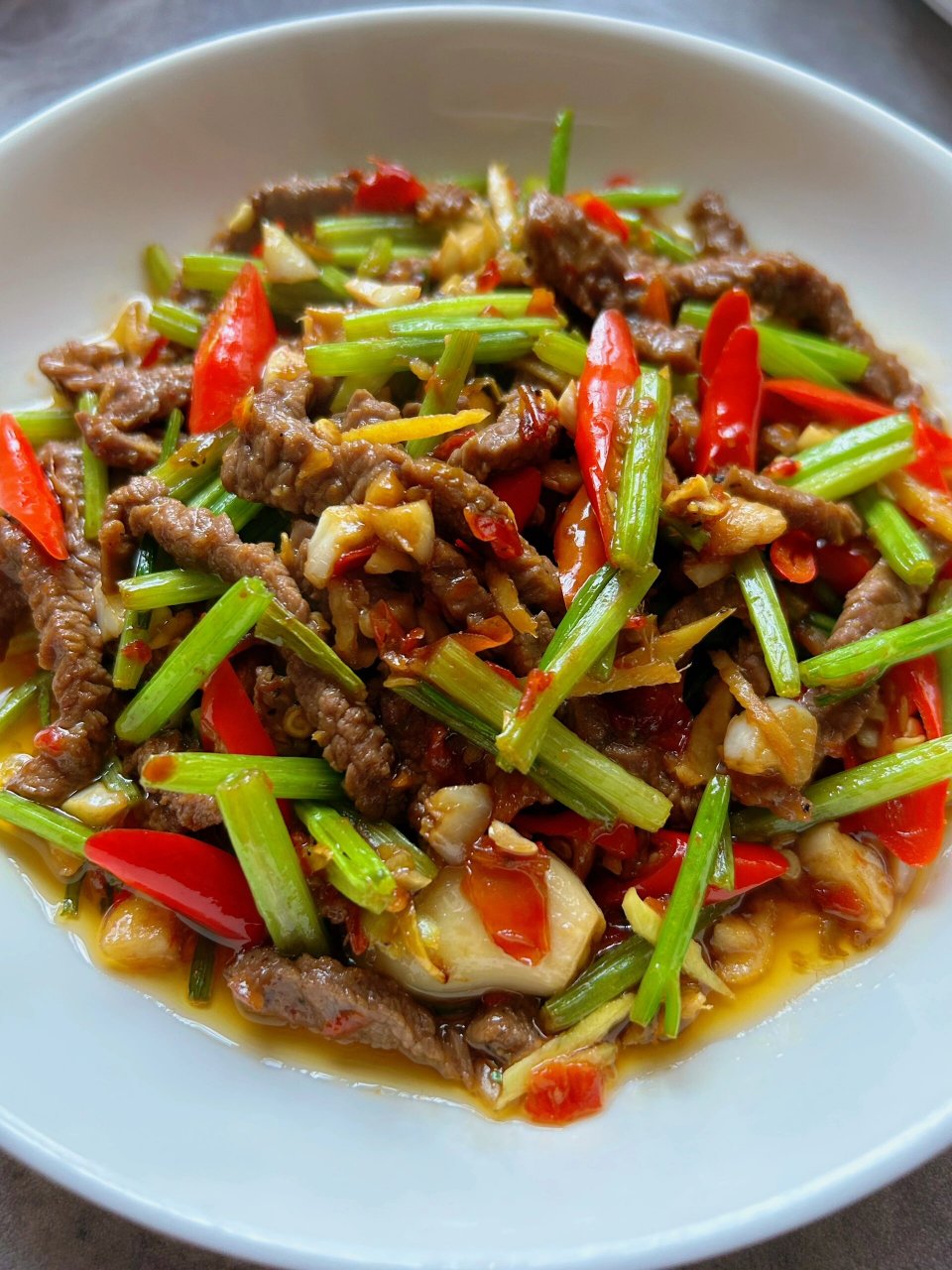 这个小炒黄牛肉香懵了 毫不夸张的说,这样炒出来的牛肉一点不比饭店