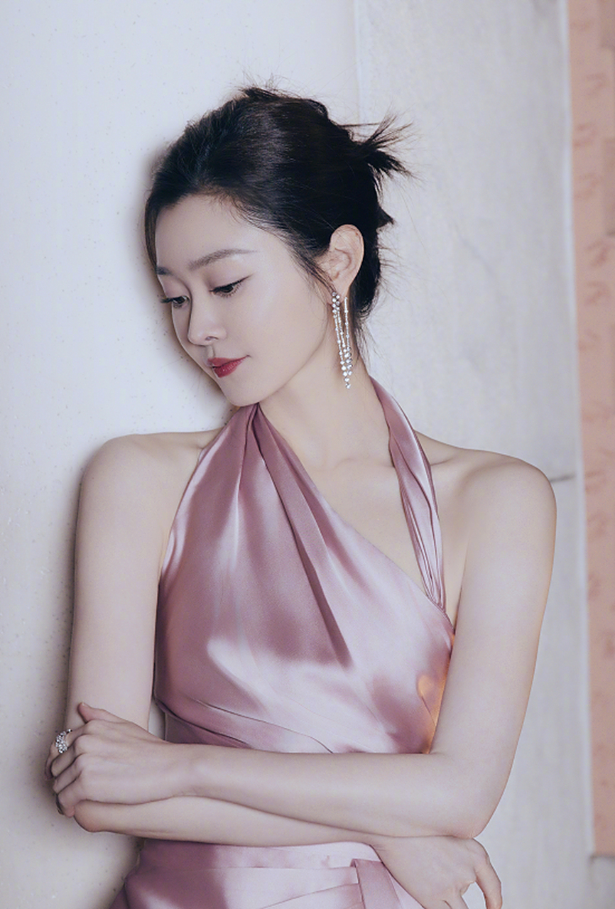 宋轶这套粉色礼服,好身材尽显无遗,很nice!