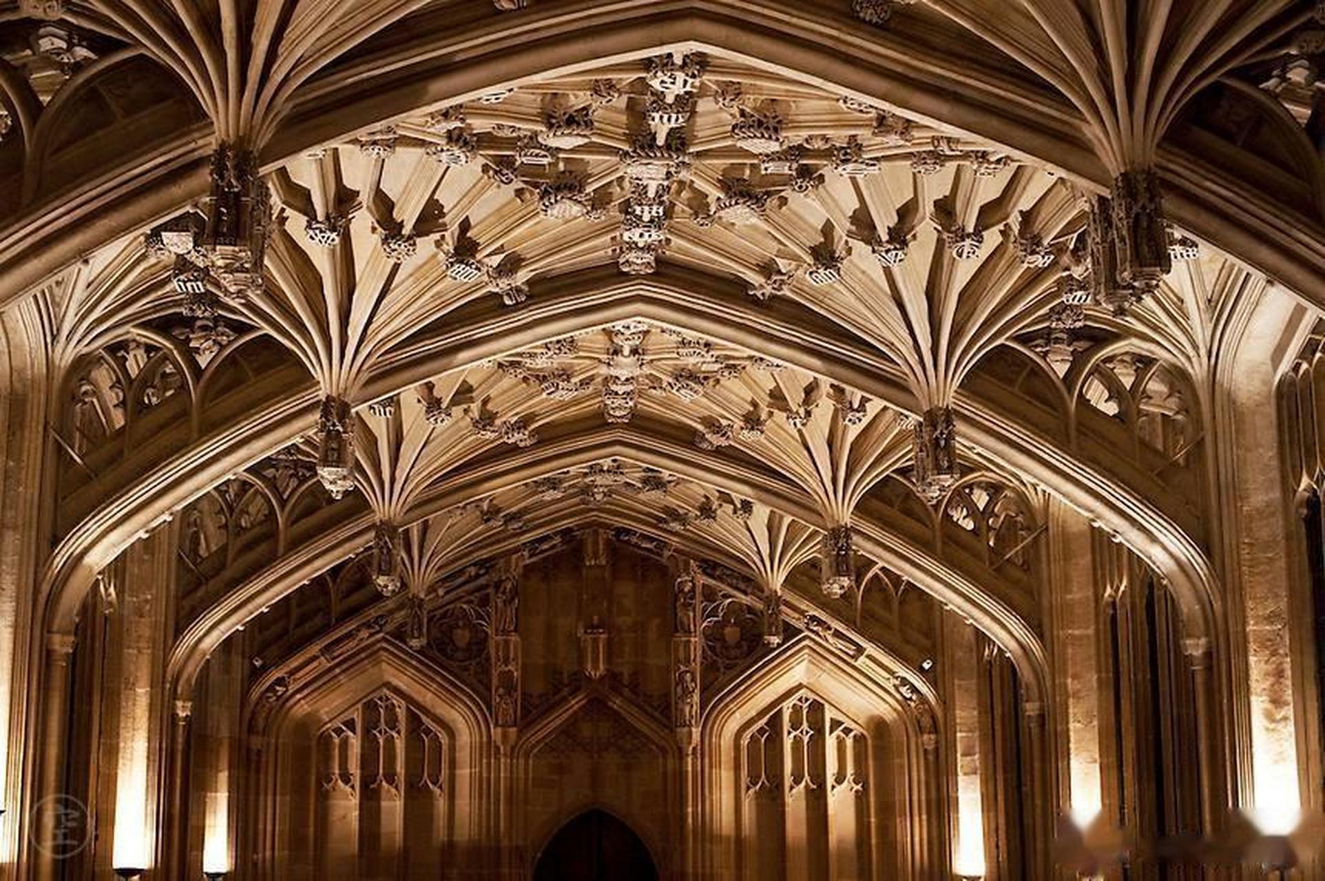 科普# 神学院是牛津大学现存的最古老的专用建筑.