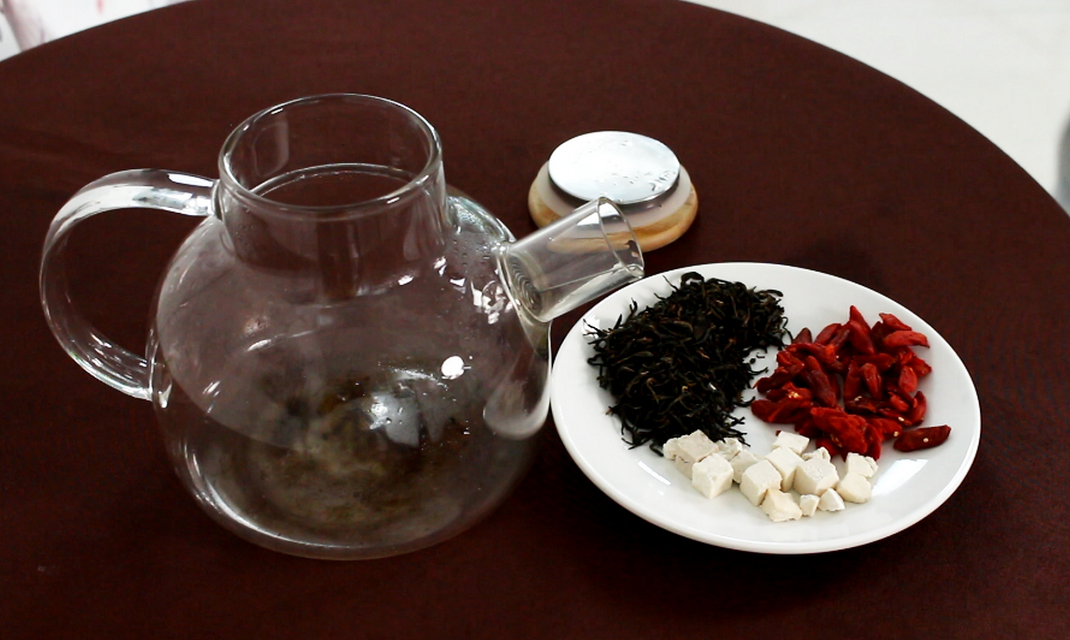 生活健康 今天给大家分享一杯代茶饮,枸杞茯苓茶,这杯茶饮主要发挥