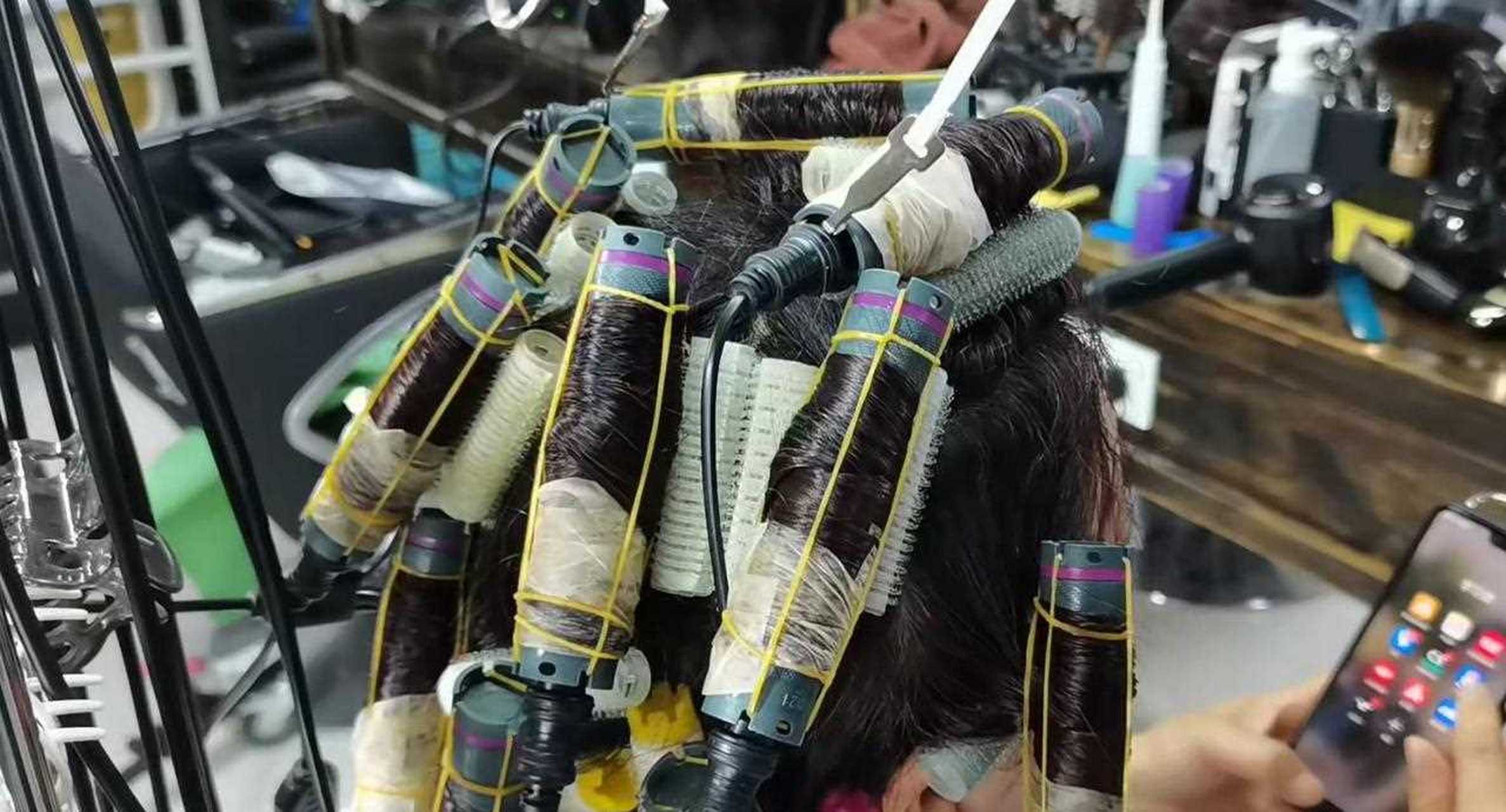 烫发是一个复杂的化学过程,要想烫好头发必须了解烫发的原理,才奶烫