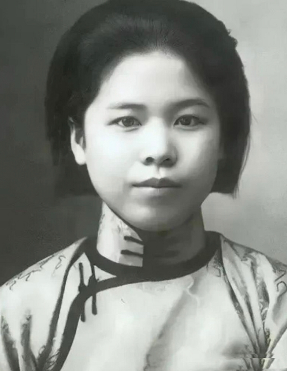 1947年,谢葆真被特务抓住,然后给她注射了一针药物