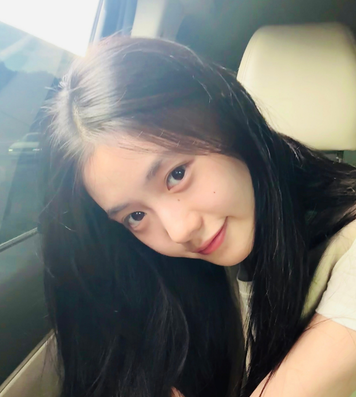 刘浩存最新自拍照,还是那朵清纯小白莲