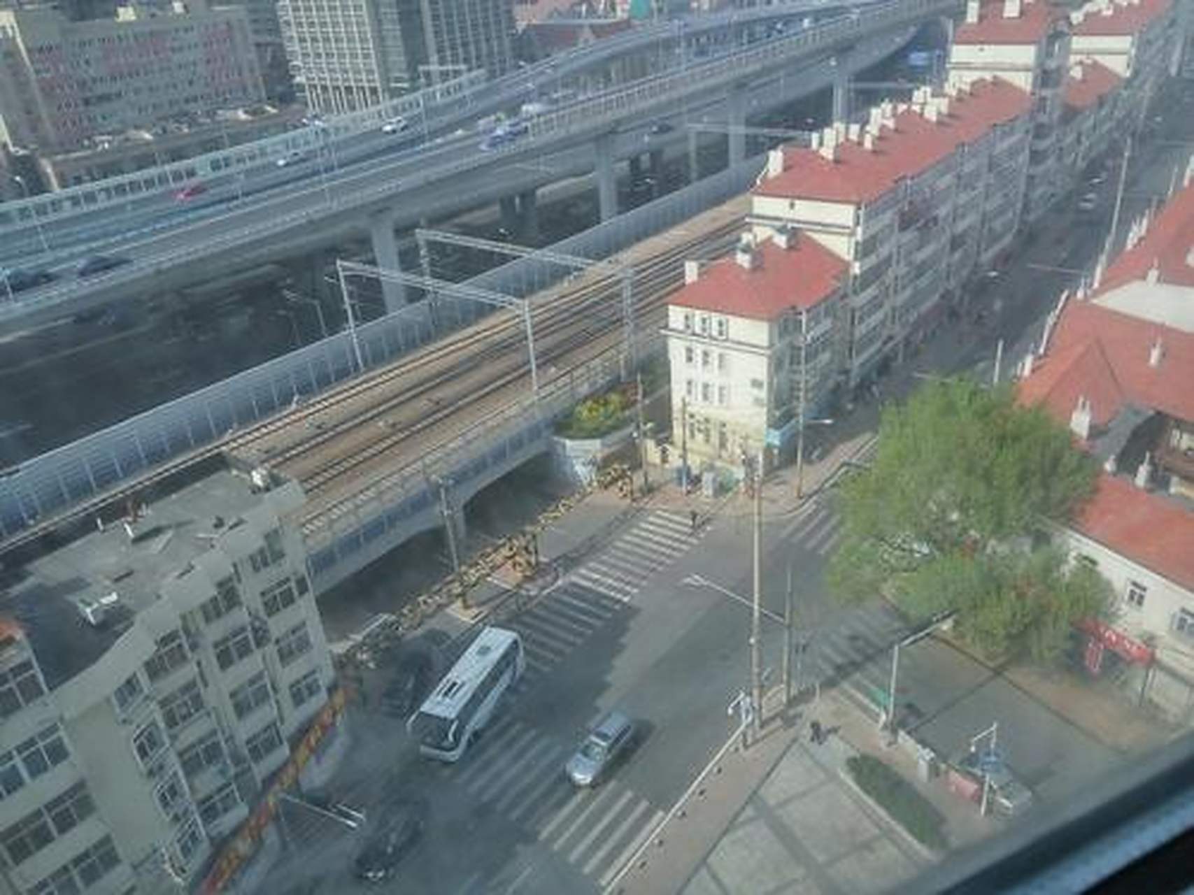 青岛热点#  百年前繁华的青岛济南路,正在拆迁中,原来是济南路涂眄