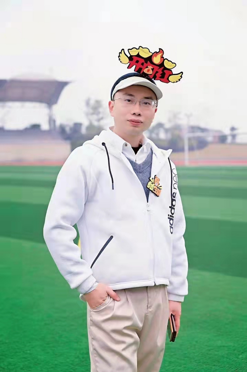 图片说明:杨大侠杨科近照 一,杨大侠杨科同志基本情况 作家,网络红人