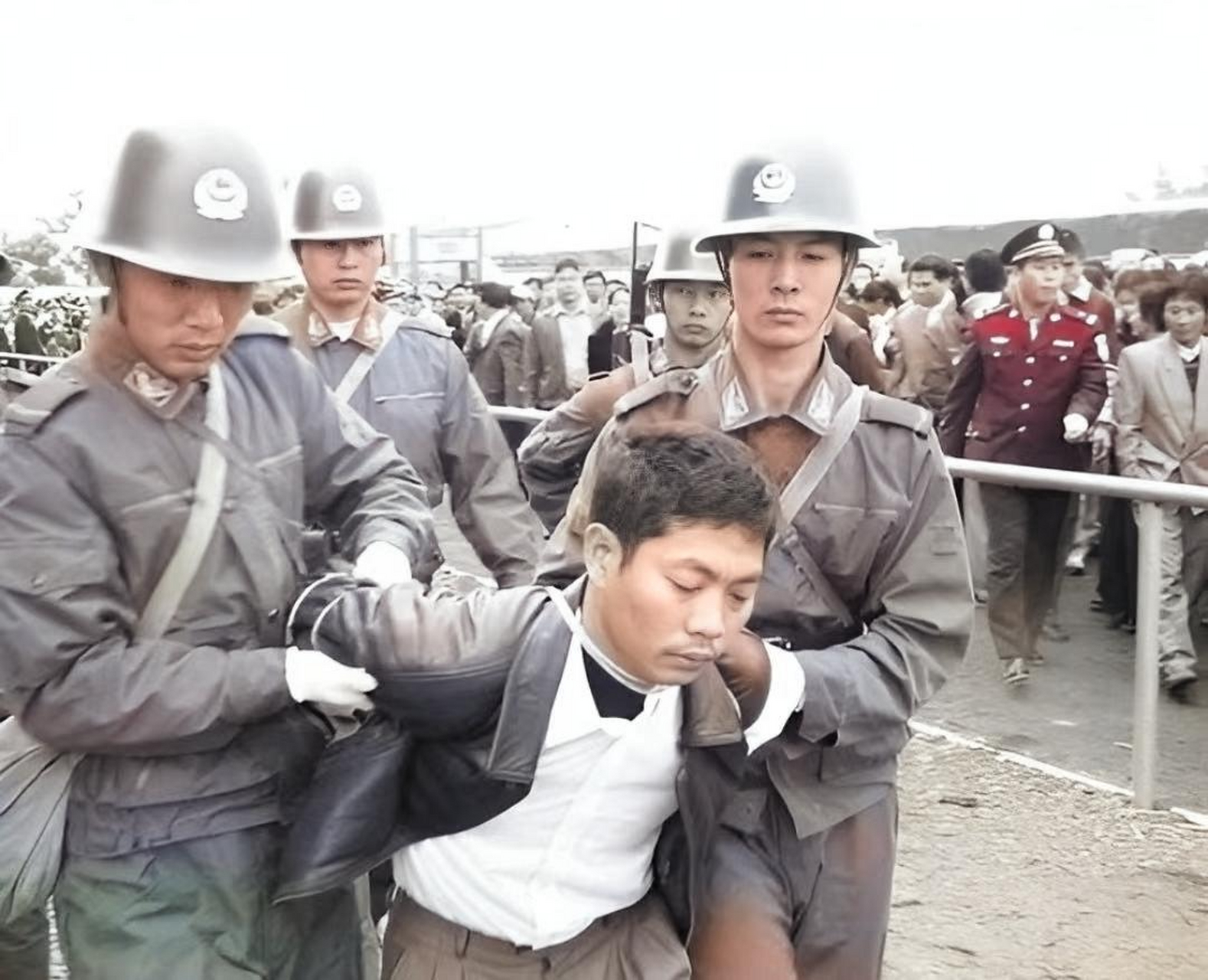 曾经的黄湖也是一个成功的人士,他自己的幼儿园学生一直不错,但由于