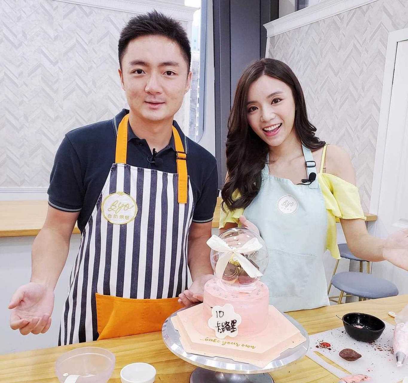 香港富豪钟培生的生活照,他身边都是美女,真的很有女人缘