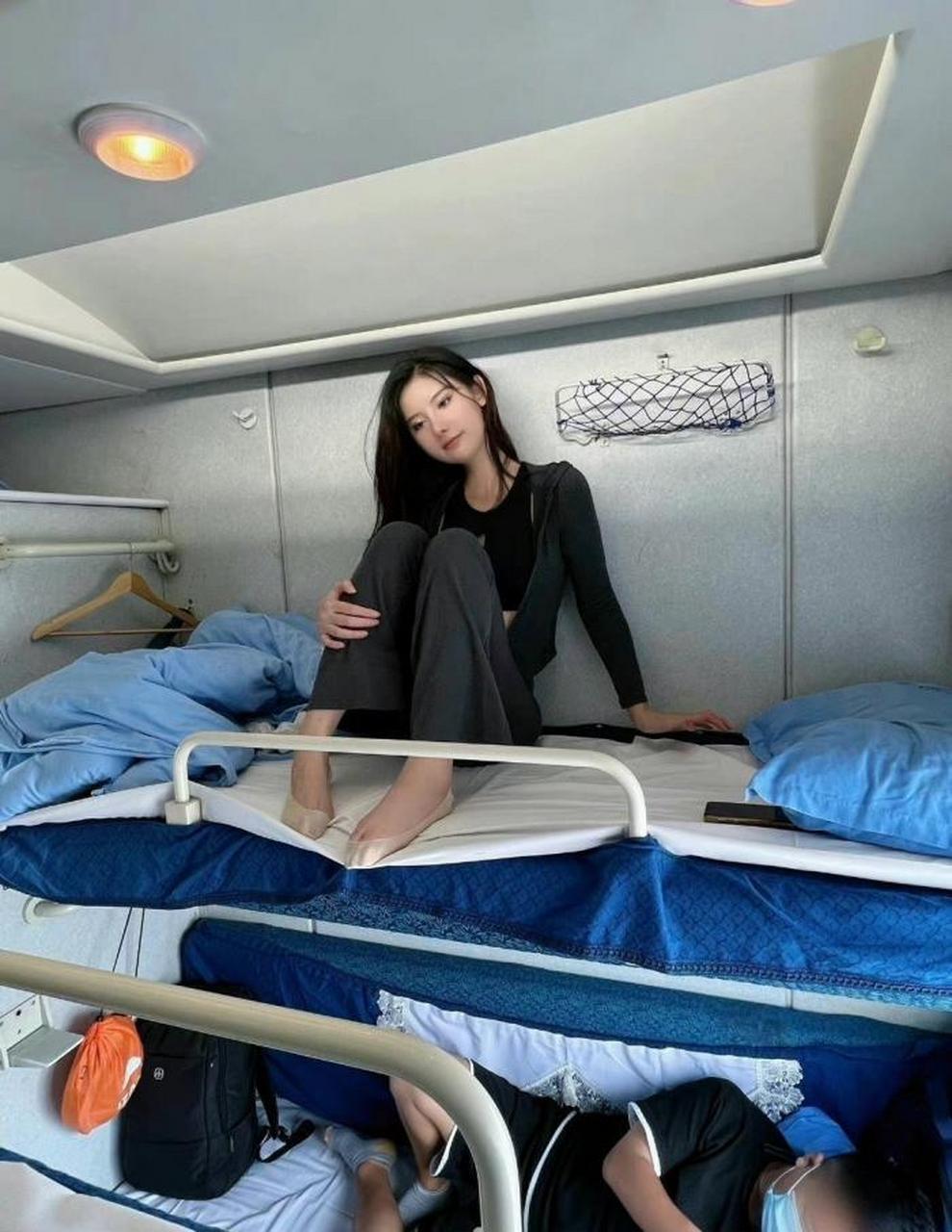 火车卧铺 676767  偶遇美女