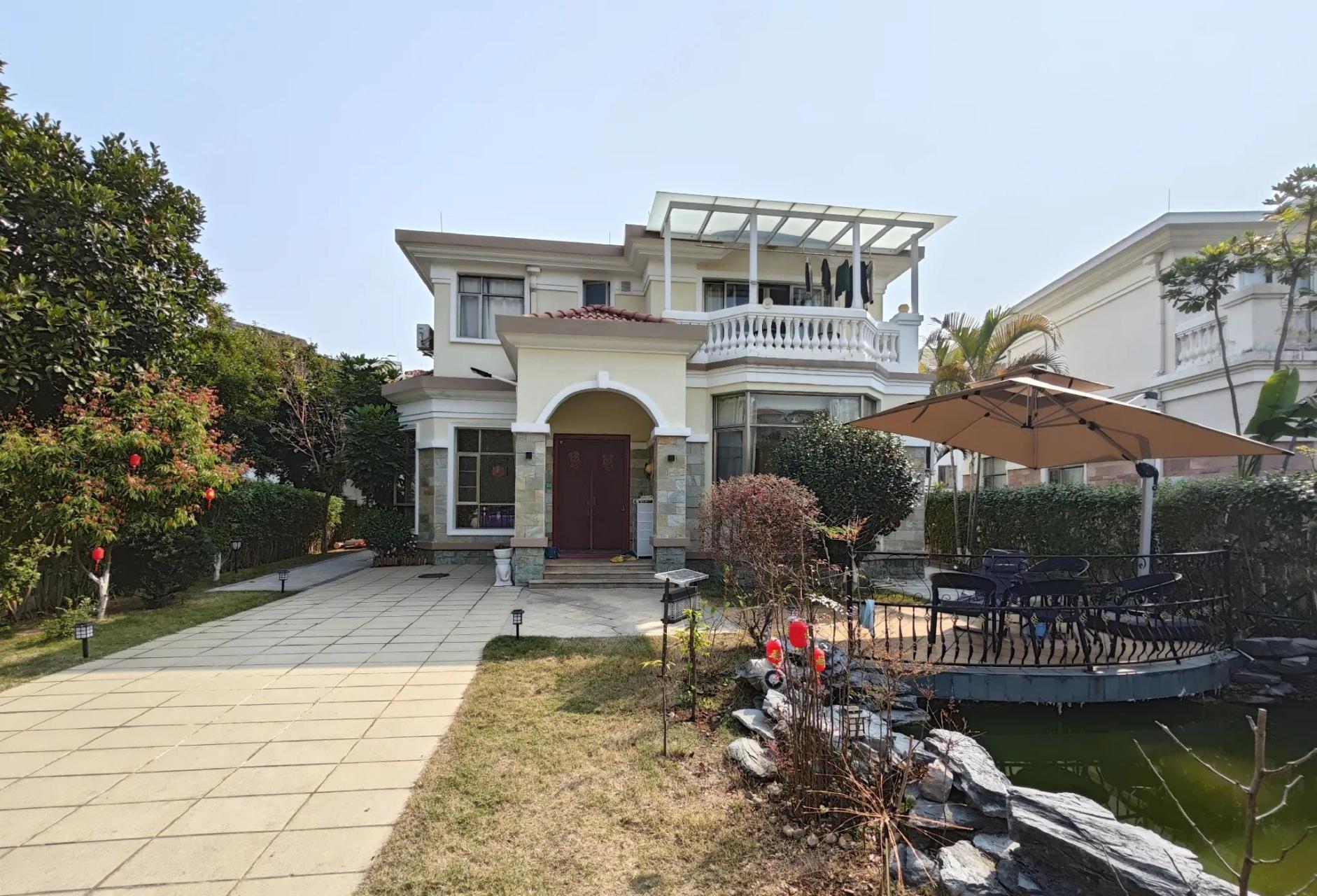 碧桂园184方小两层独栋别墅,带330平方花园,4房2厅3卫1露台,花园方正