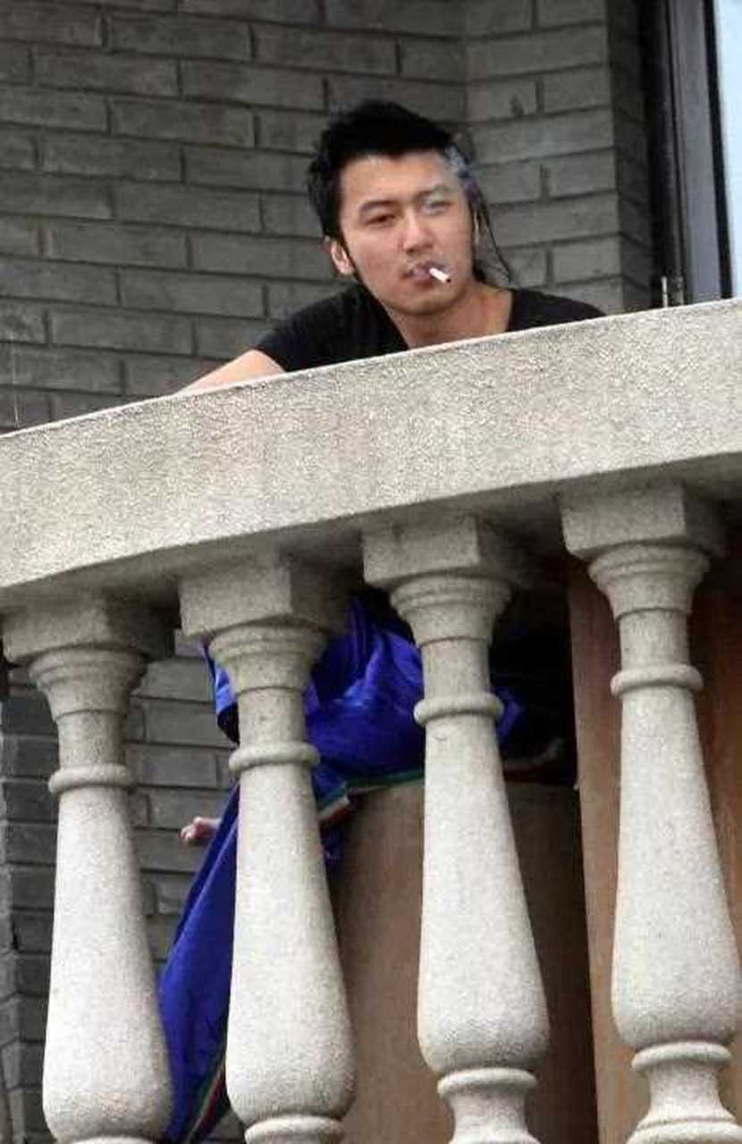 抽烟的谢霆锋好油腻.[?