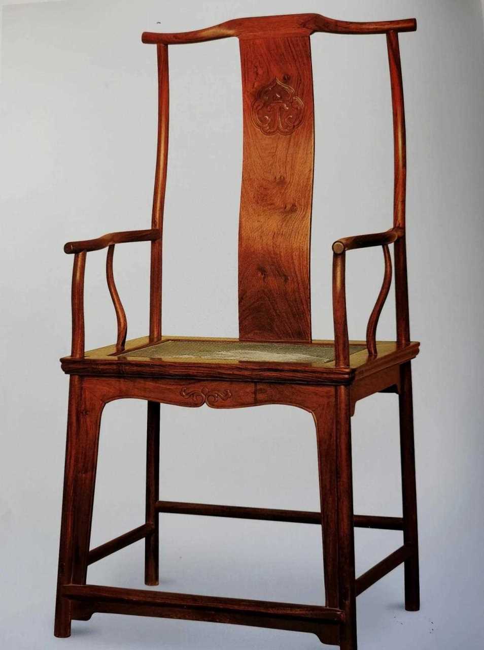 现藏于上海博物馆的明黄花梨四出头官帽椅,为王世襄先生旧藏,被其品评