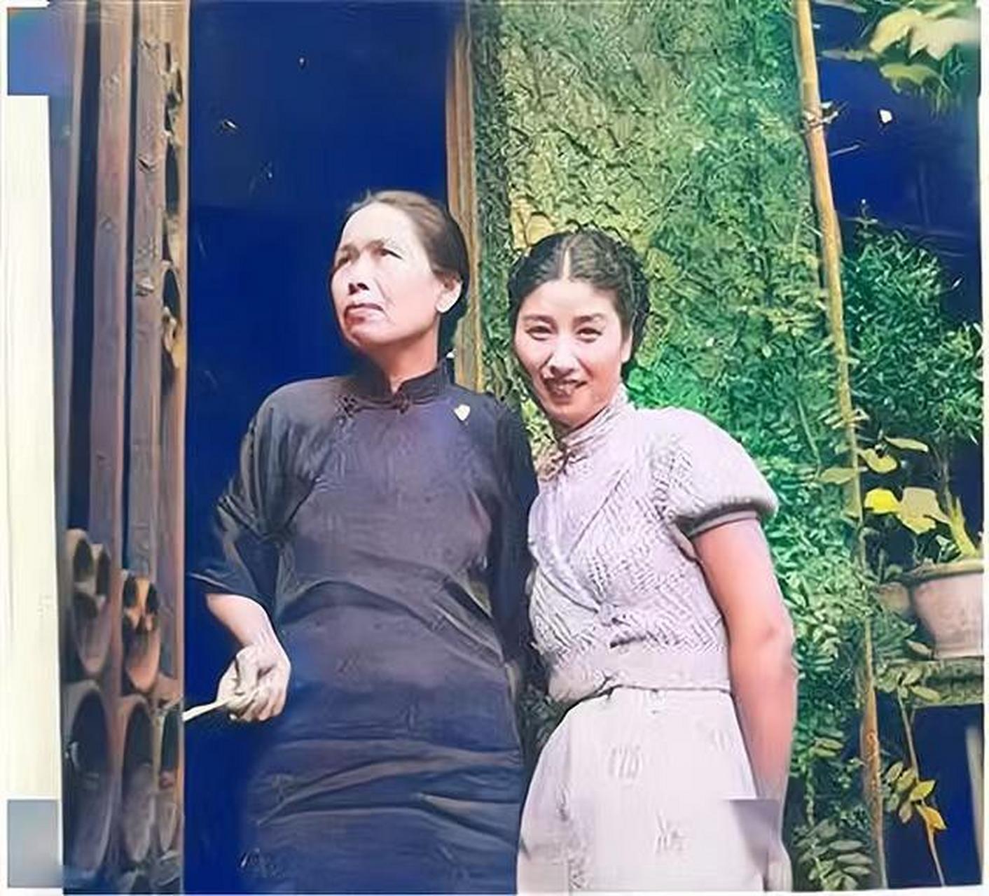 郑萍茹出身不凡,父亲是同盟会元老,母亲出身于日本名门世家.