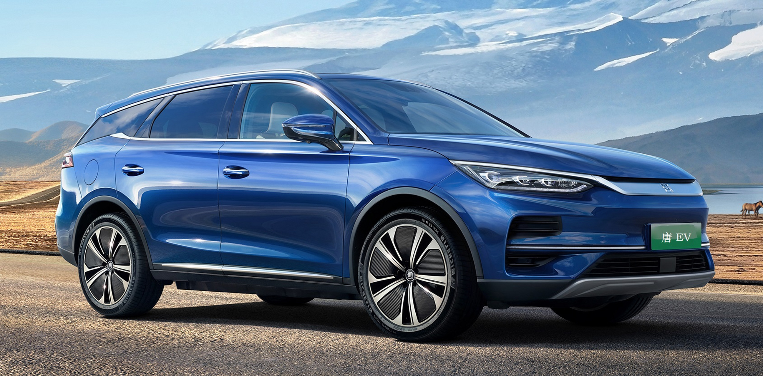 首先,比亚迪唐ev是一款纯电动中型suv,拥有丰富的性能参数.