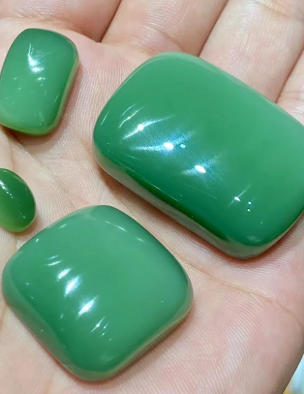 点击头像看直播##和田玉# 和田玉出粉绿牌子,适合镶嵌的[呲牙],俄碧