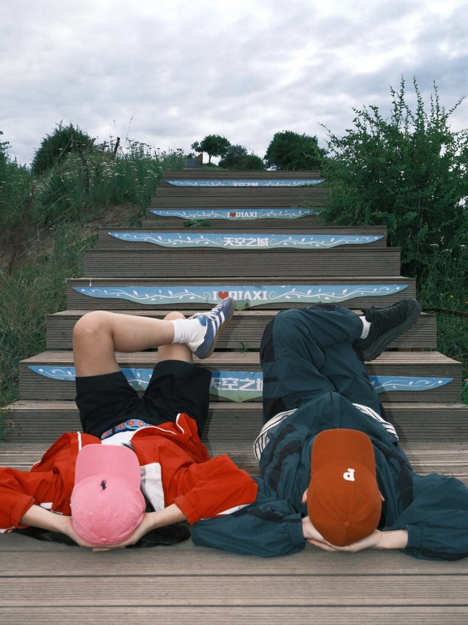 摆脱剪刀手,填充pose库  做人要帅,pose要怪:展现个性与风格的秘诀