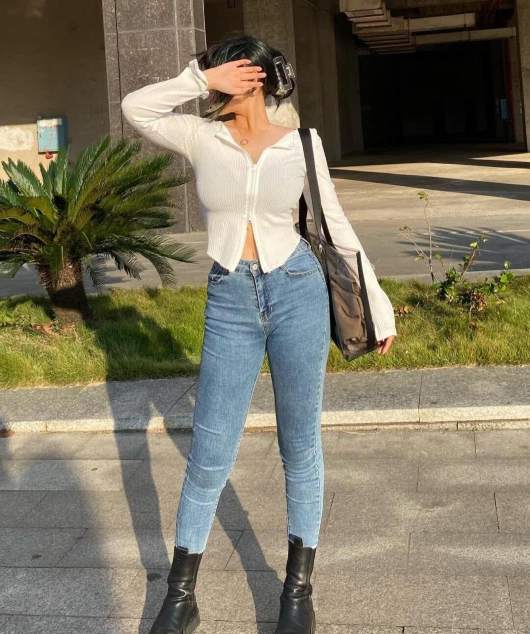 姐姐私服照,前凸后翘身材丰满火辣性感迷人,谁看了不心动