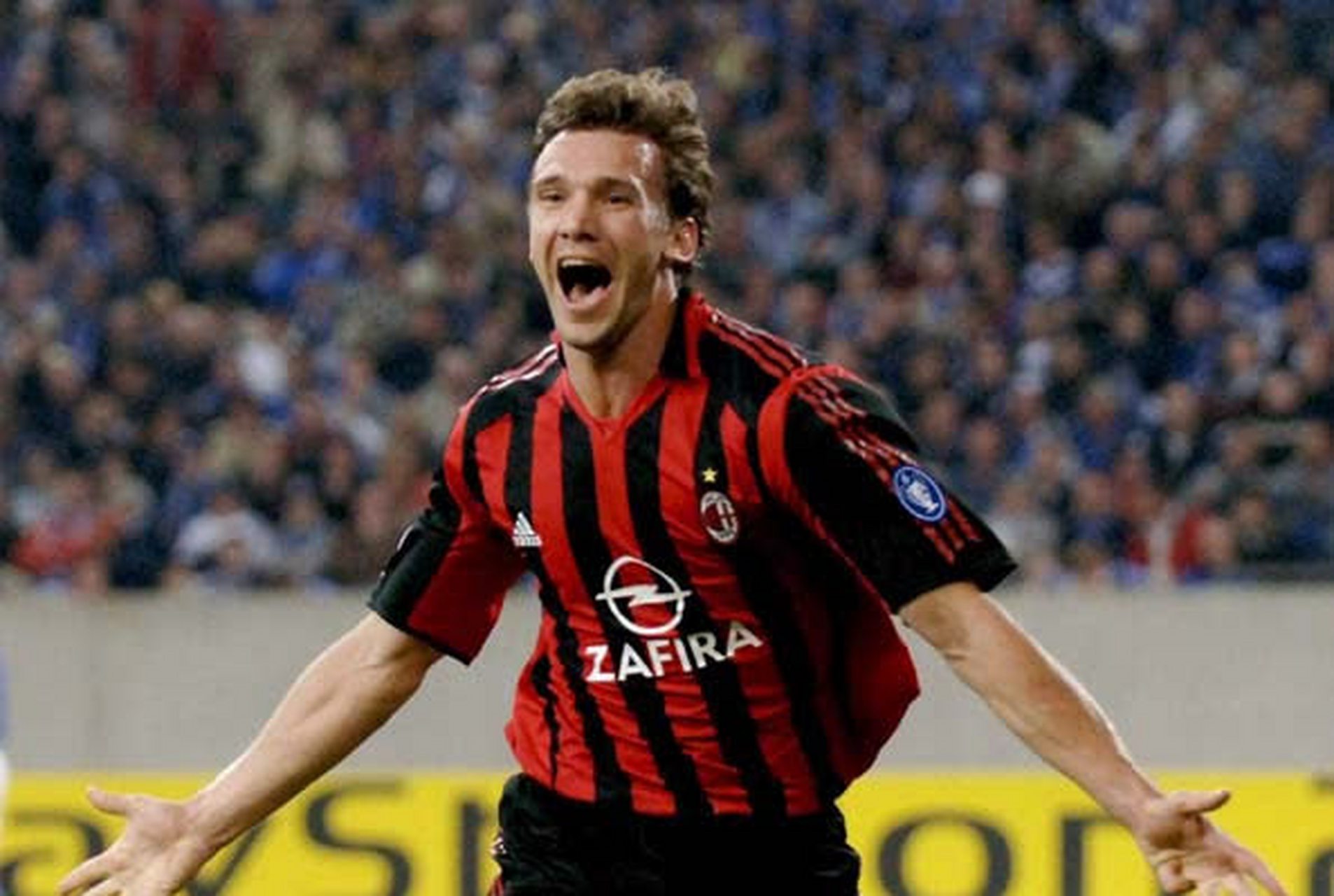 有趣的军事圈# #俄乌战争#【哟】近日,乌克兰著名球员舍甫琴科在多哈