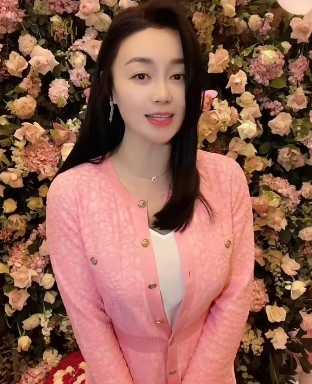 演员关婷娜:虽没结婚,但不代表没伴侣,女人一生不该只有婚姻,关婷娜的