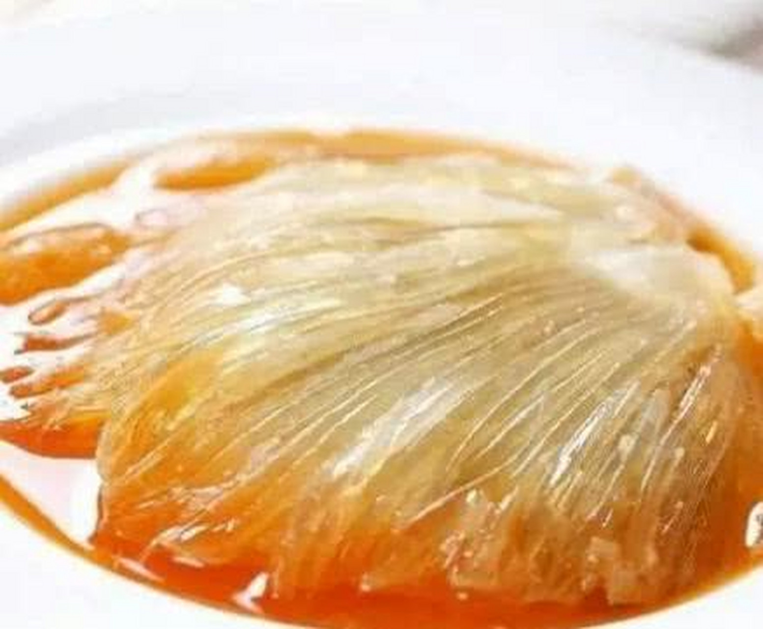 组庵鱼翅,在湘菜里面这道菜还有一个别称非常好听,叫做红煨鱼翅.