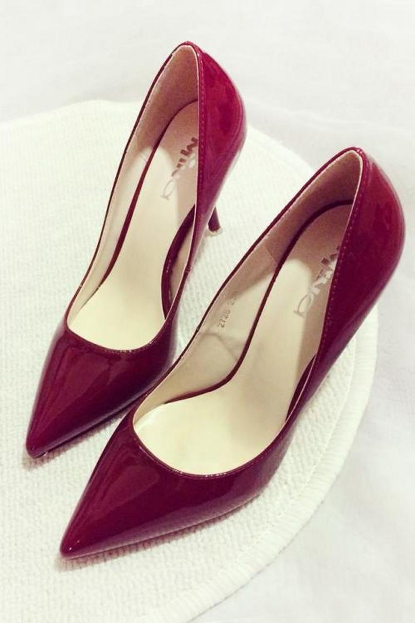 女人走到店里将所有鞋子都买了下来,仅仅3天便赚了一大笔钱.